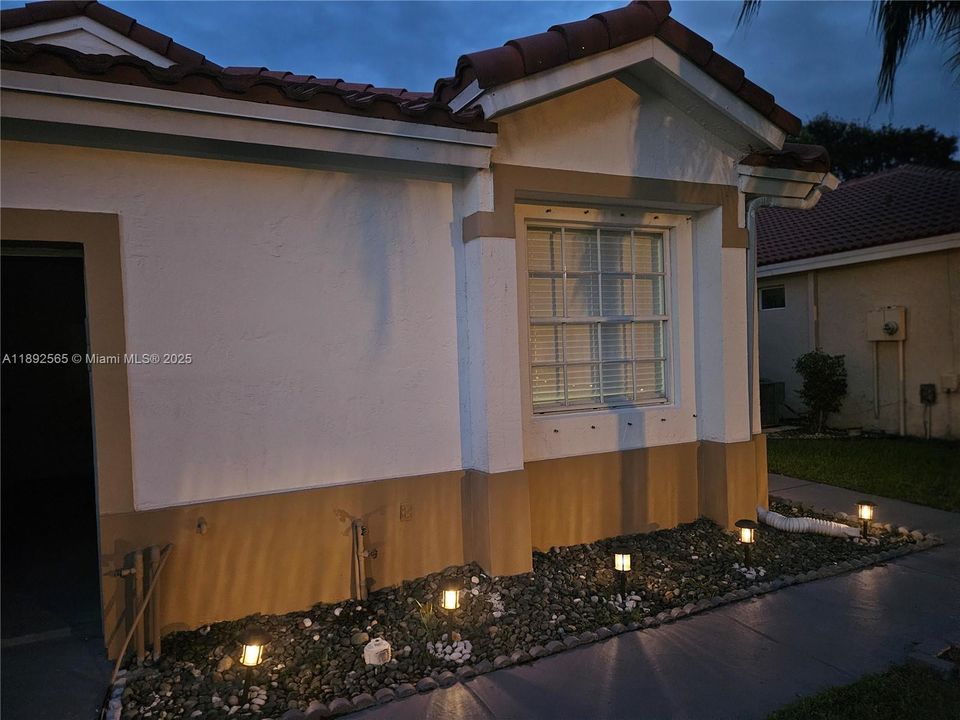 For Sale: $669,000 (3 beds, 2 baths, 1580 Square Feet)