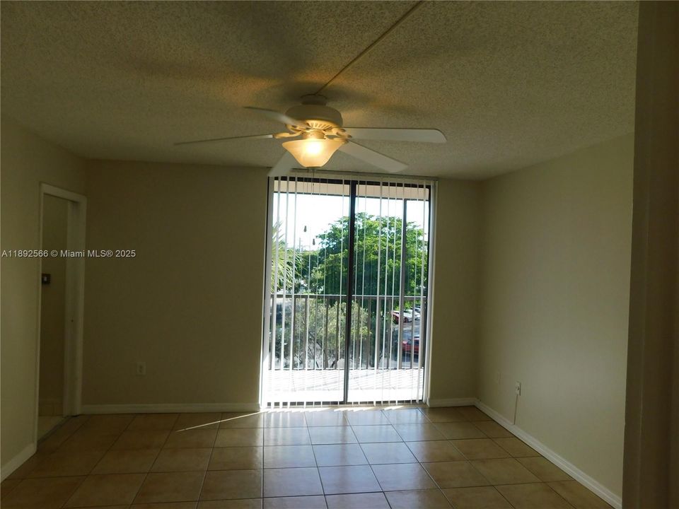 Activo con contrato: $235,000 (2 camas, 2 baños, 965 Pies cuadrados)