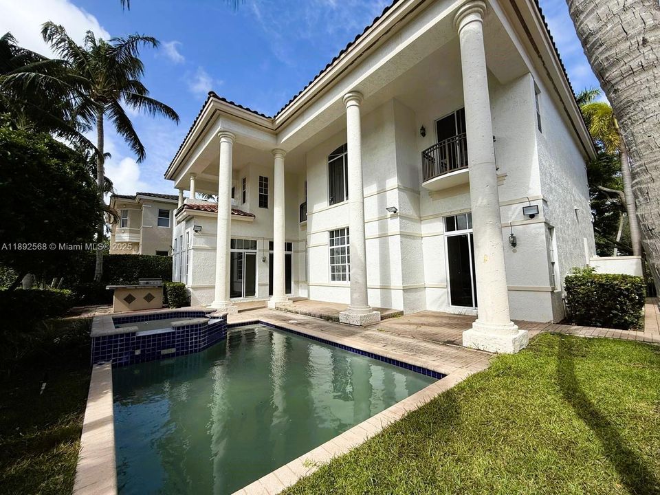 For Rent: $14,300 (5 beds, 5 baths, 4478 Square Feet)