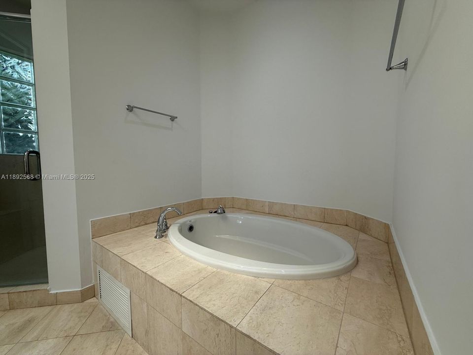 For Rent: $14,300 (5 beds, 5 baths, 4478 Square Feet)