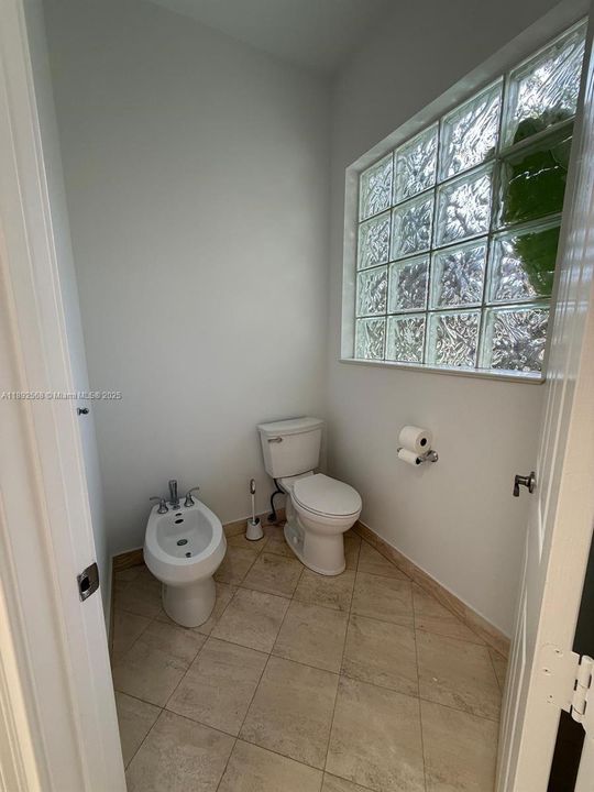 For Rent: $14,300 (5 beds, 5 baths, 4478 Square Feet)