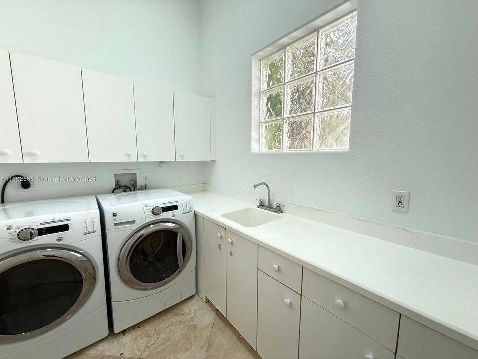 For Rent: $14,300 (5 beds, 5 baths, 4478 Square Feet)