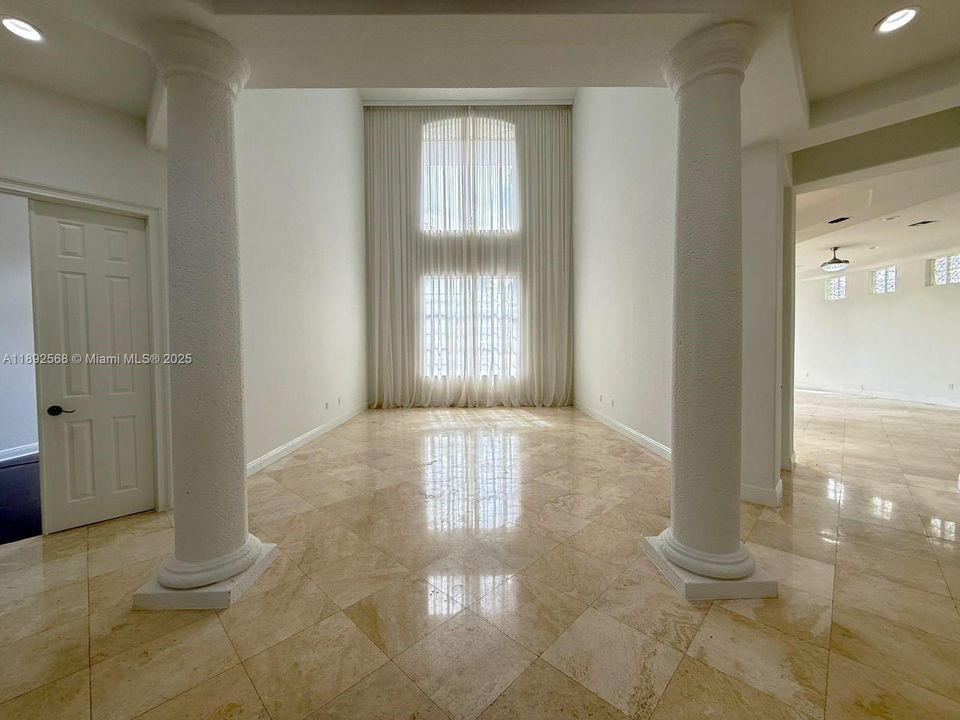 For Rent: $14,300 (5 beds, 5 baths, 4478 Square Feet)