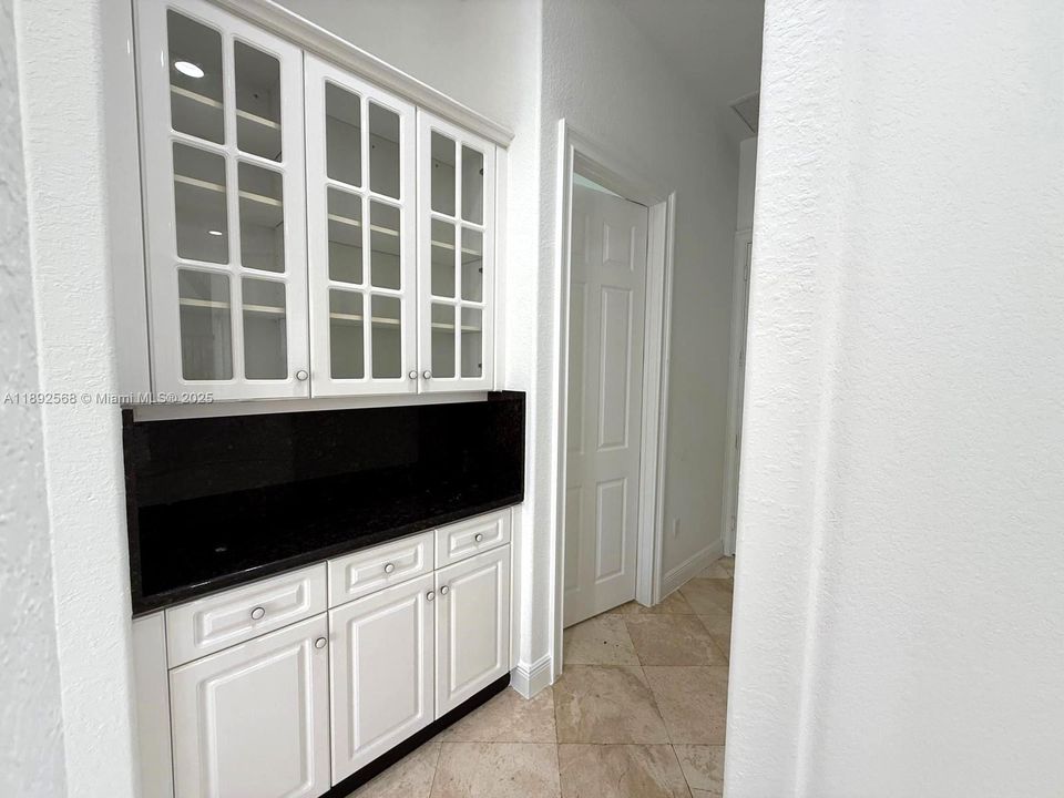 For Rent: $14,300 (5 beds, 5 baths, 4478 Square Feet)