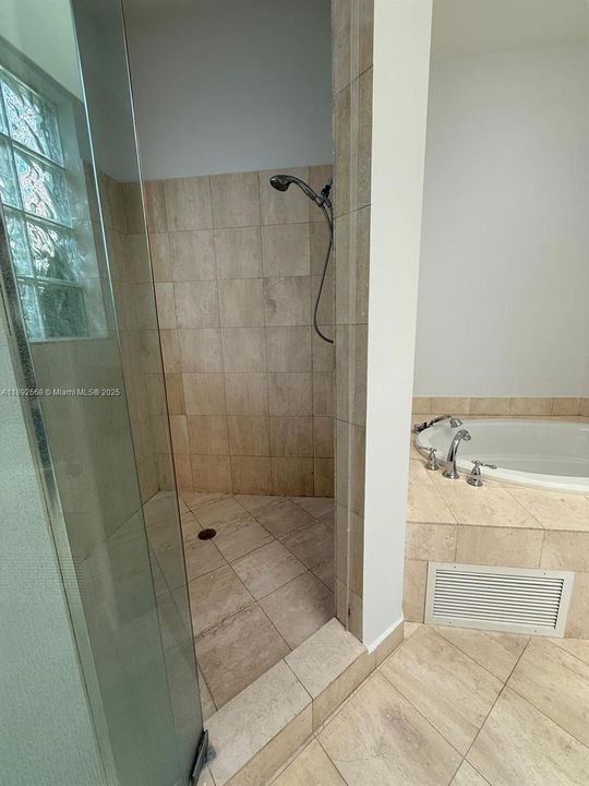 For Rent: $14,300 (5 beds, 5 baths, 4478 Square Feet)