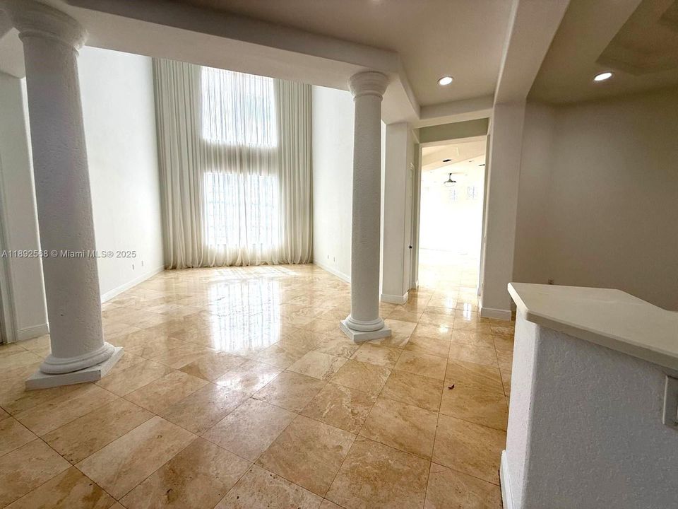 For Rent: $14,300 (5 beds, 5 baths, 4478 Square Feet)