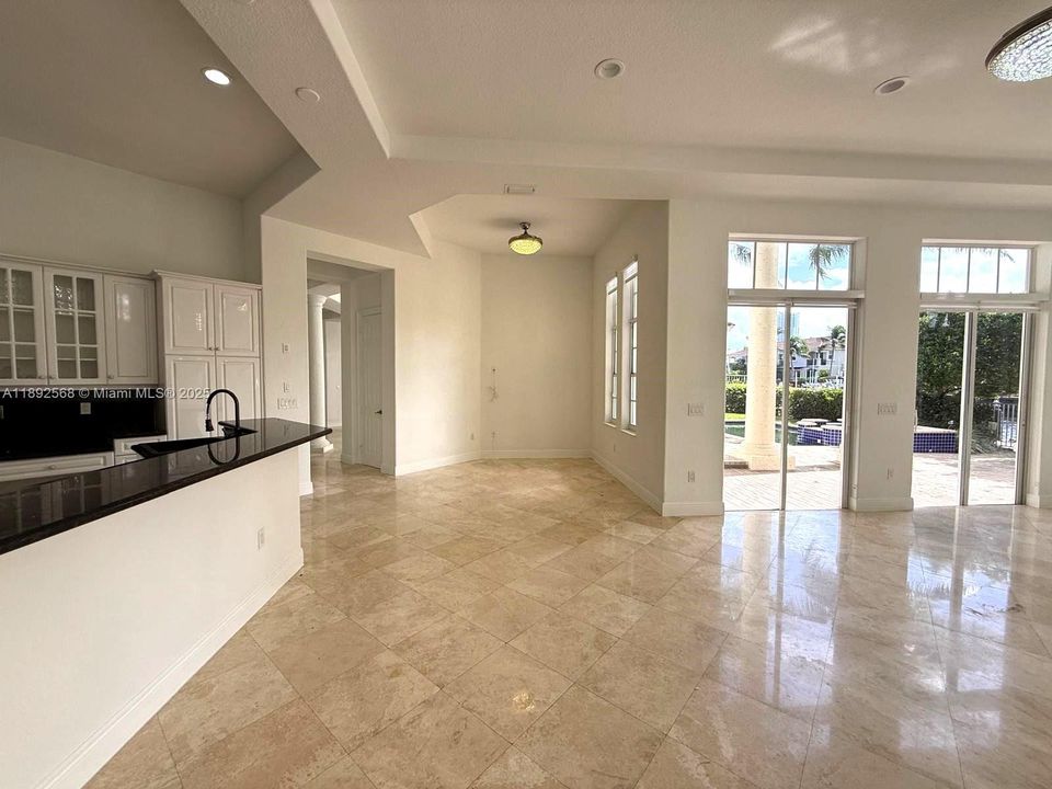 For Rent: $14,300 (5 beds, 5 baths, 4478 Square Feet)