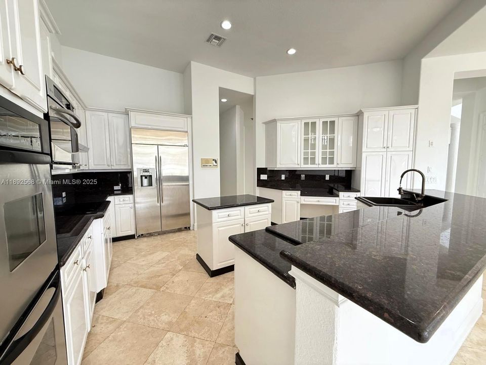 For Rent: $14,300 (5 beds, 5 baths, 4478 Square Feet)