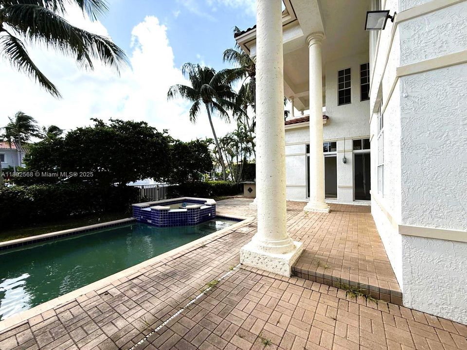 For Rent: $14,300 (5 beds, 5 baths, 4478 Square Feet)