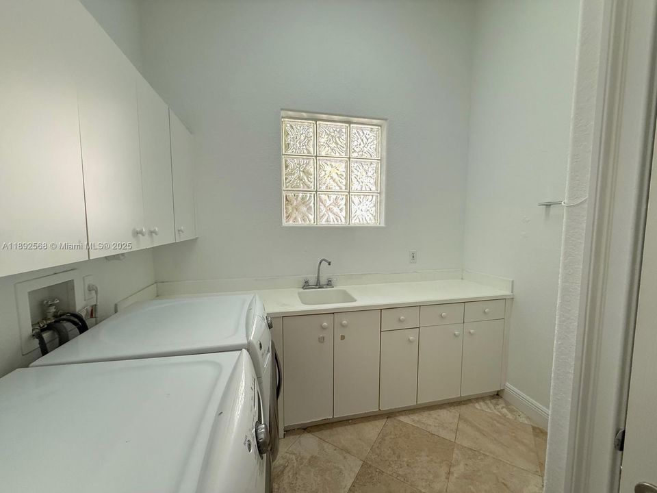 For Rent: $14,300 (5 beds, 5 baths, 4478 Square Feet)