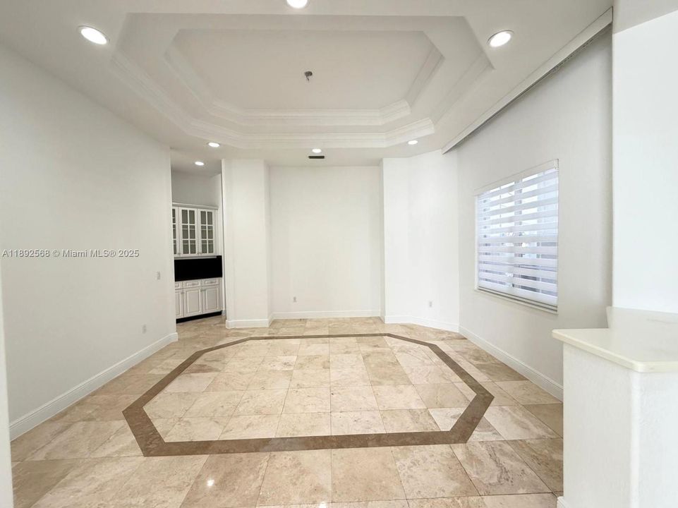 For Rent: $14,300 (5 beds, 5 baths, 4478 Square Feet)