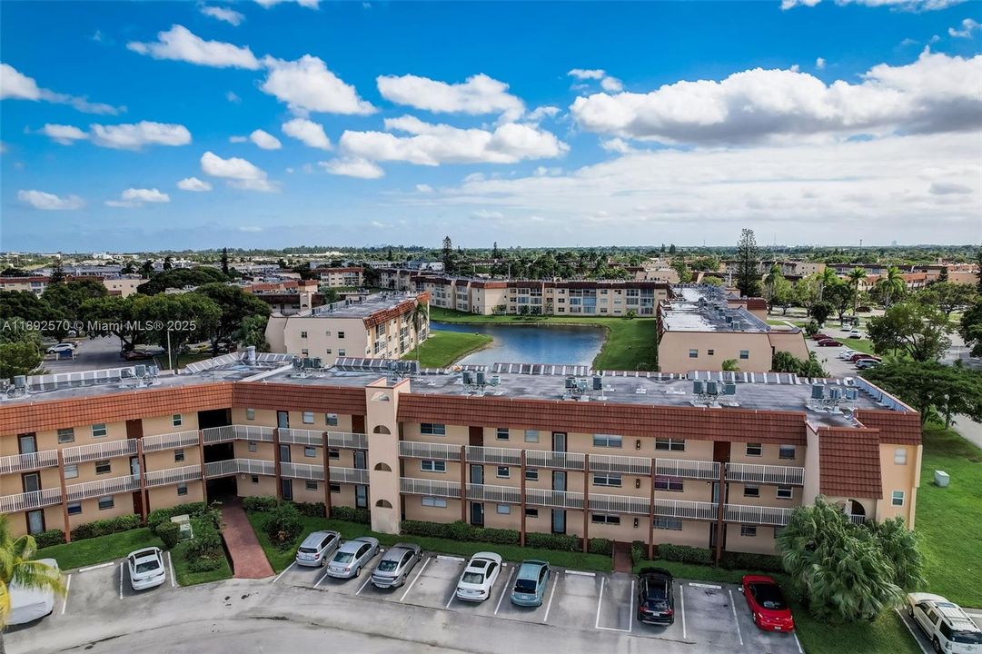 For Sale: $139,900 (2 beds, 2 baths, 850 Square Feet)