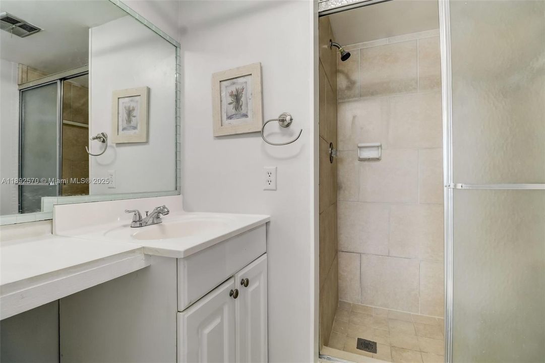 For Sale: $139,900 (2 beds, 2 baths, 850 Square Feet)