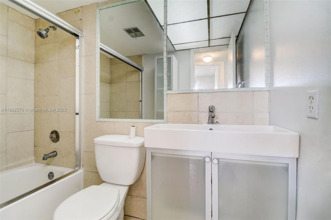 For Sale: $139,900 (2 beds, 2 baths, 850 Square Feet)