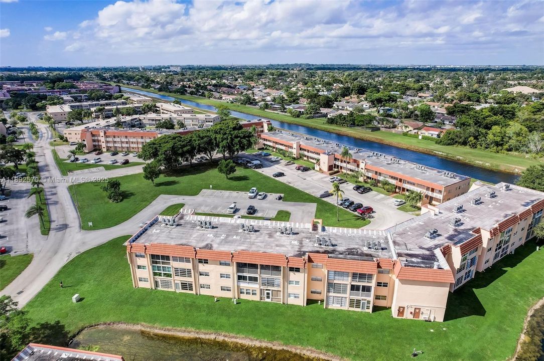 For Sale: $139,900 (2 beds, 2 baths, 850 Square Feet)