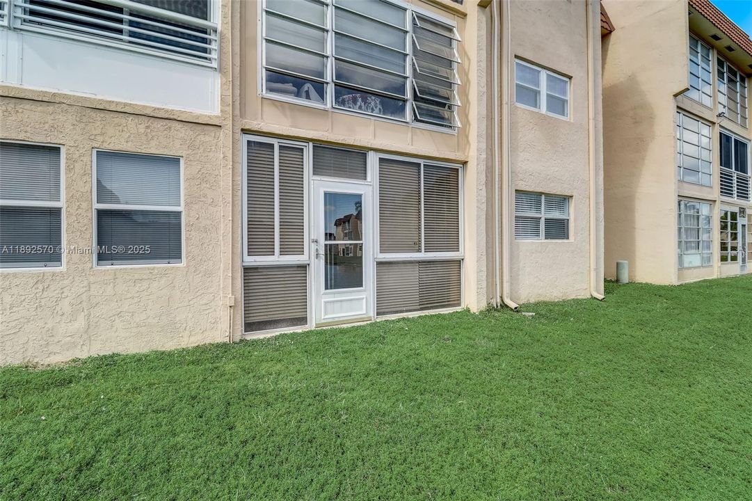 For Sale: $139,900 (2 beds, 2 baths, 850 Square Feet)