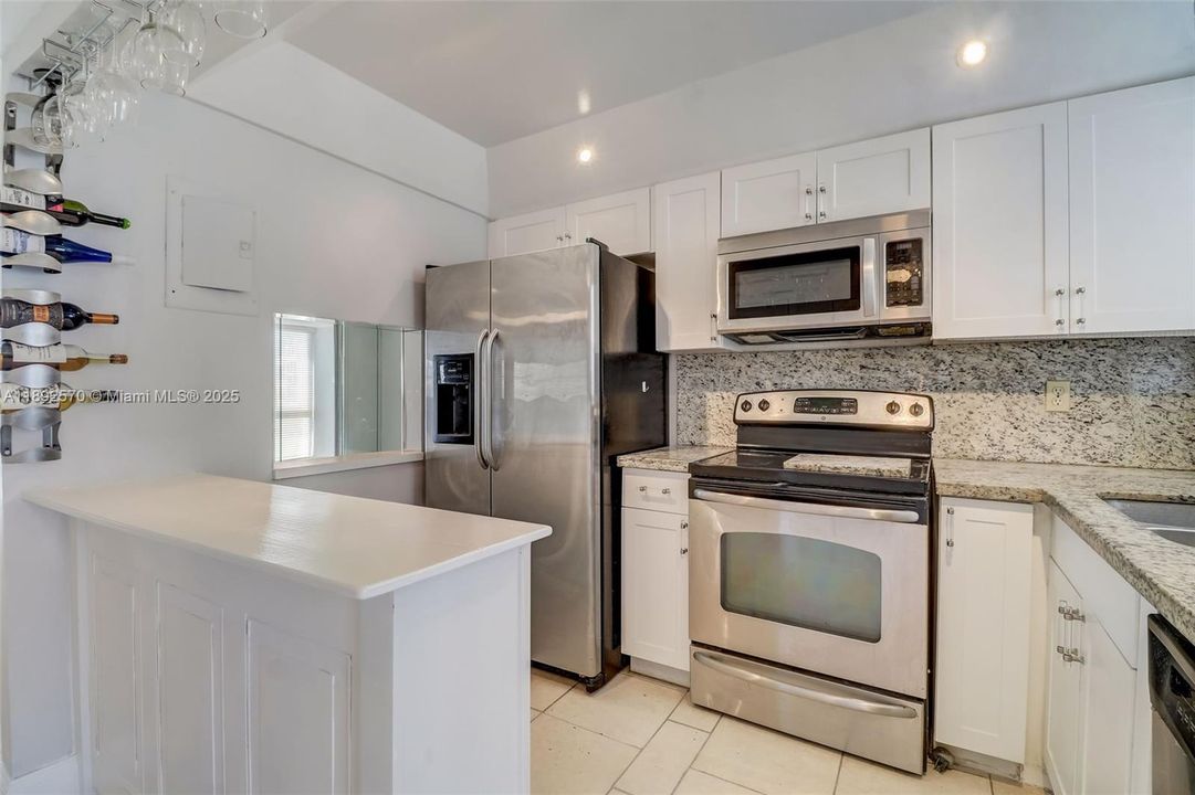 For Sale: $139,900 (2 beds, 2 baths, 850 Square Feet)