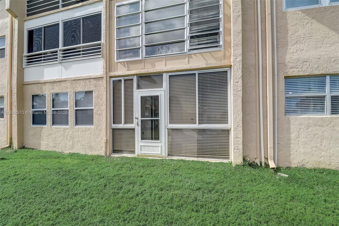 For Sale: $139,900 (2 beds, 2 baths, 850 Square Feet)