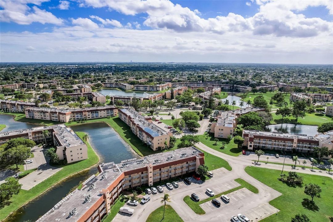 For Sale: $139,900 (2 beds, 2 baths, 850 Square Feet)