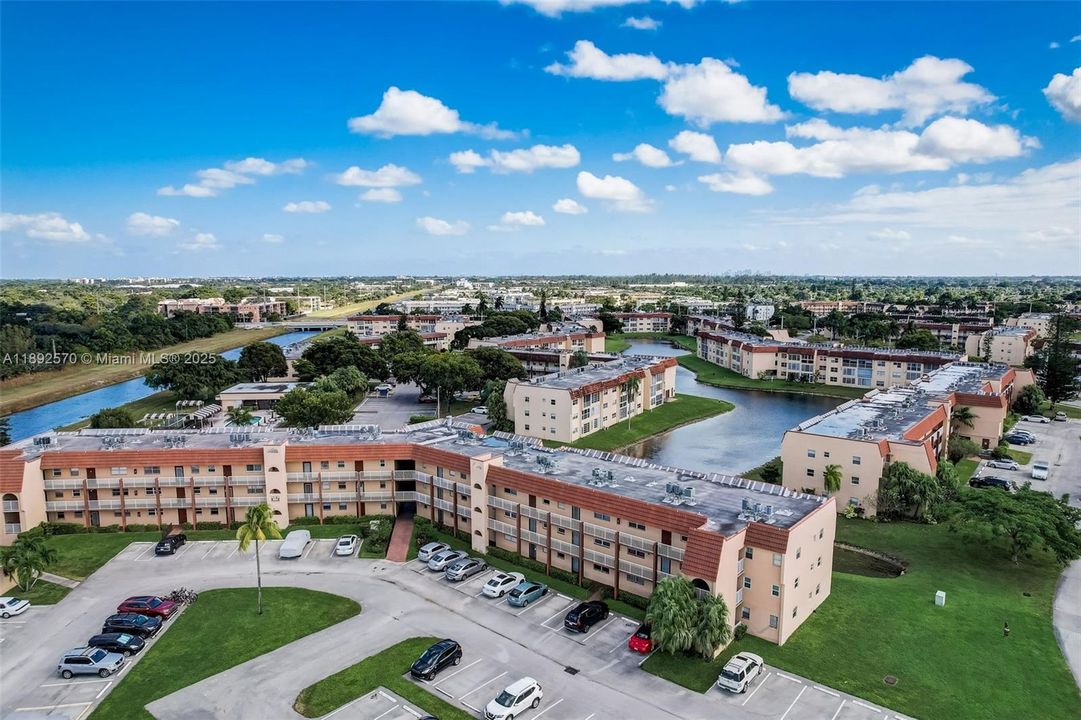 For Sale: $139,900 (2 beds, 2 baths, 850 Square Feet)