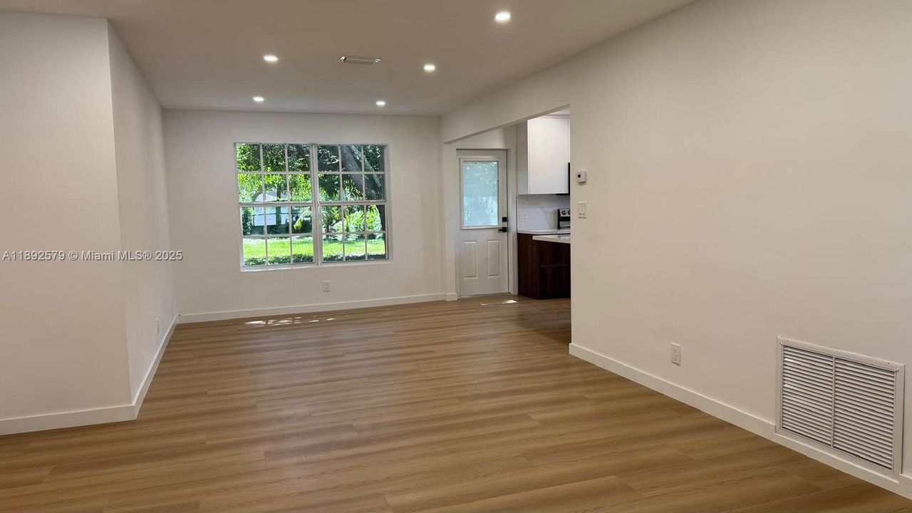 Vendido Recientemente: $489,000 (2 camas, 1 baños, 1081 Pies cuadrados)