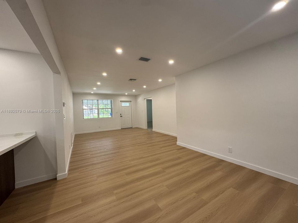 Vendido Recientemente: $489,000 (2 camas, 1 baños, 1081 Pies cuadrados)