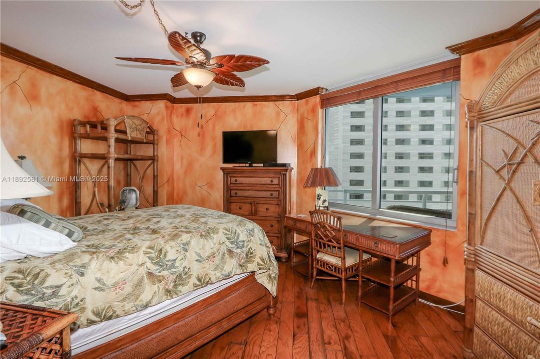 出租: $3,500 (2 贝兹, 2 浴室, 1105 平方英尺)