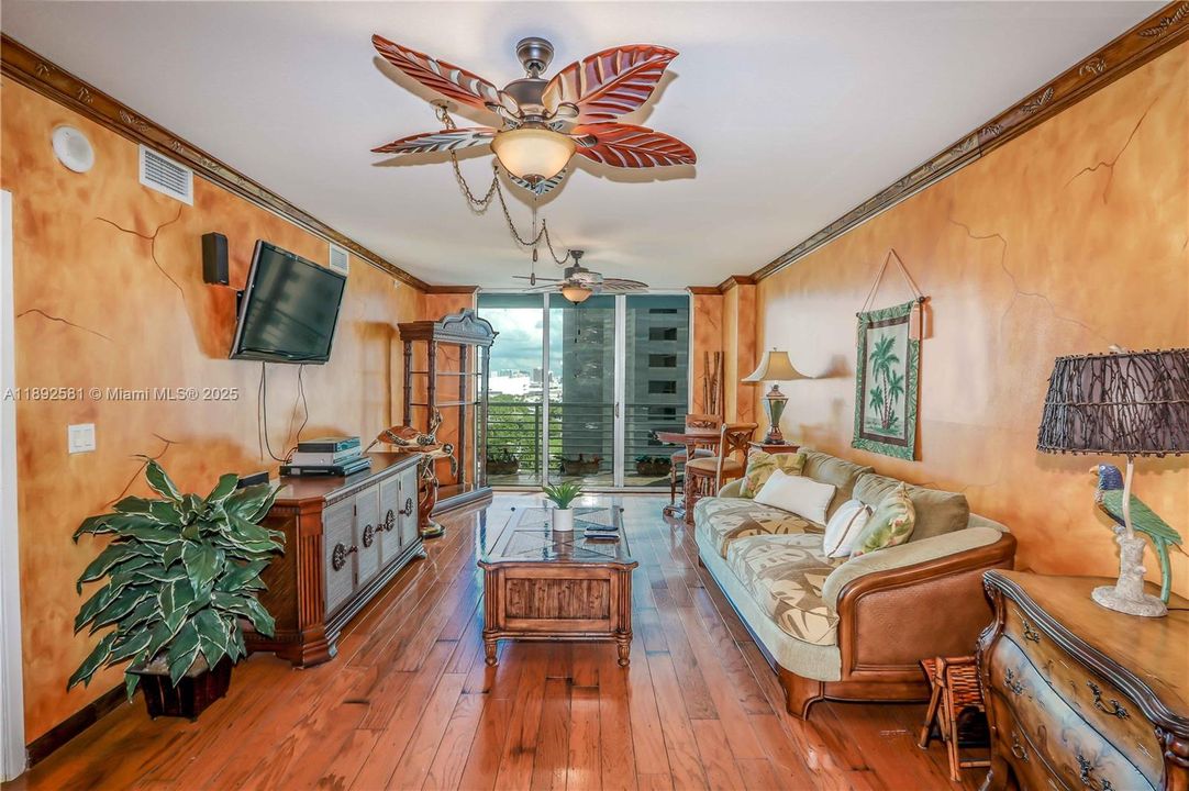 出租: $3,500 (2 贝兹, 2 浴室, 1105 平方英尺)