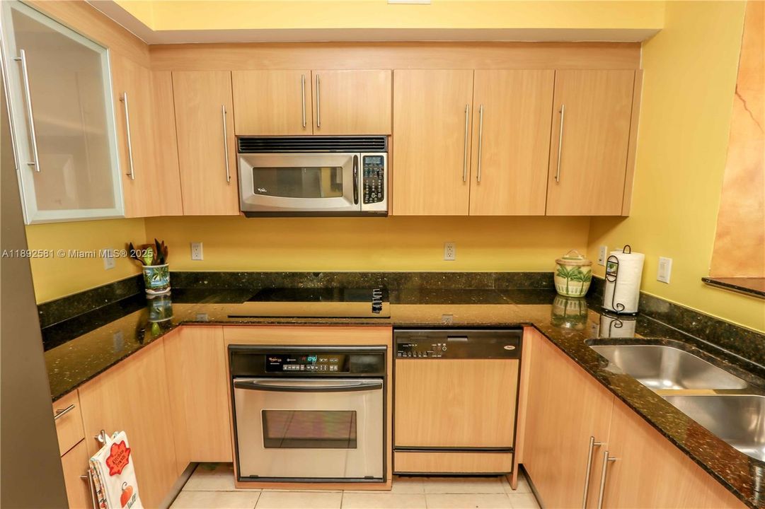 出租: $3,500 (2 贝兹, 2 浴室, 1105 平方英尺)