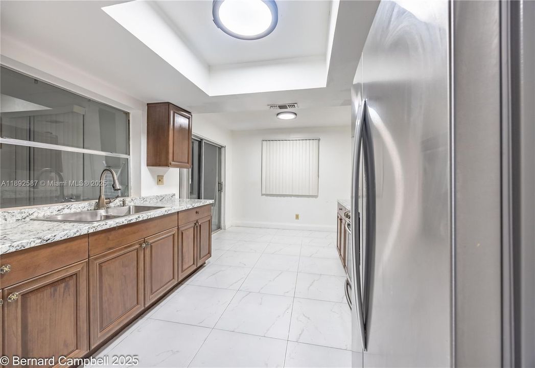 合同活跃: $325,000 (2 贝兹, 2 浴室, 1430 平方英尺)