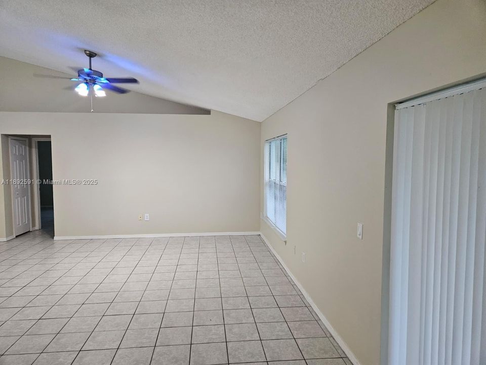 En Venta: $349,900 (4 camas, 2 baños, 0 Pies cuadrados)