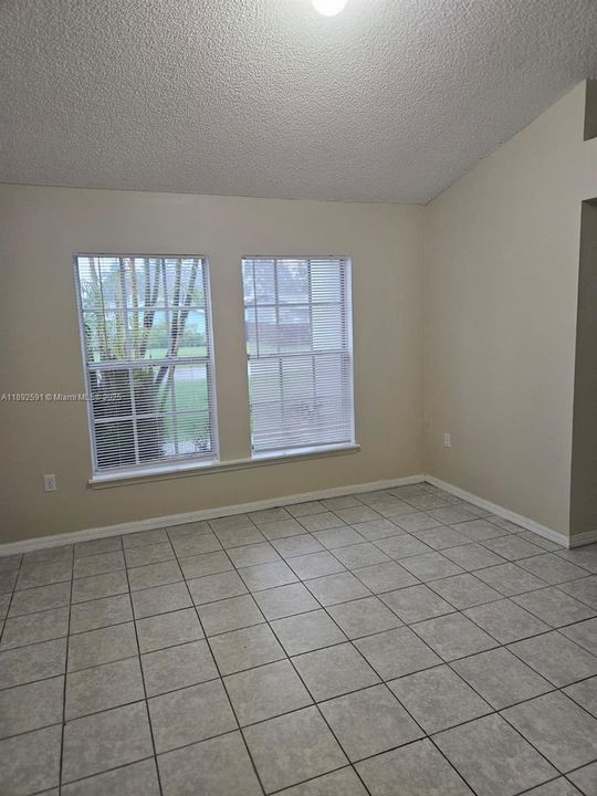 En Venta: $349,900 (4 camas, 2 baños, 0 Pies cuadrados)