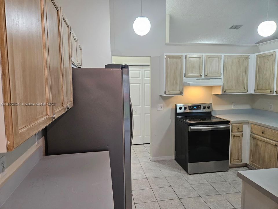 En Venta: $349,900 (4 camas, 2 baños, 0 Pies cuadrados)