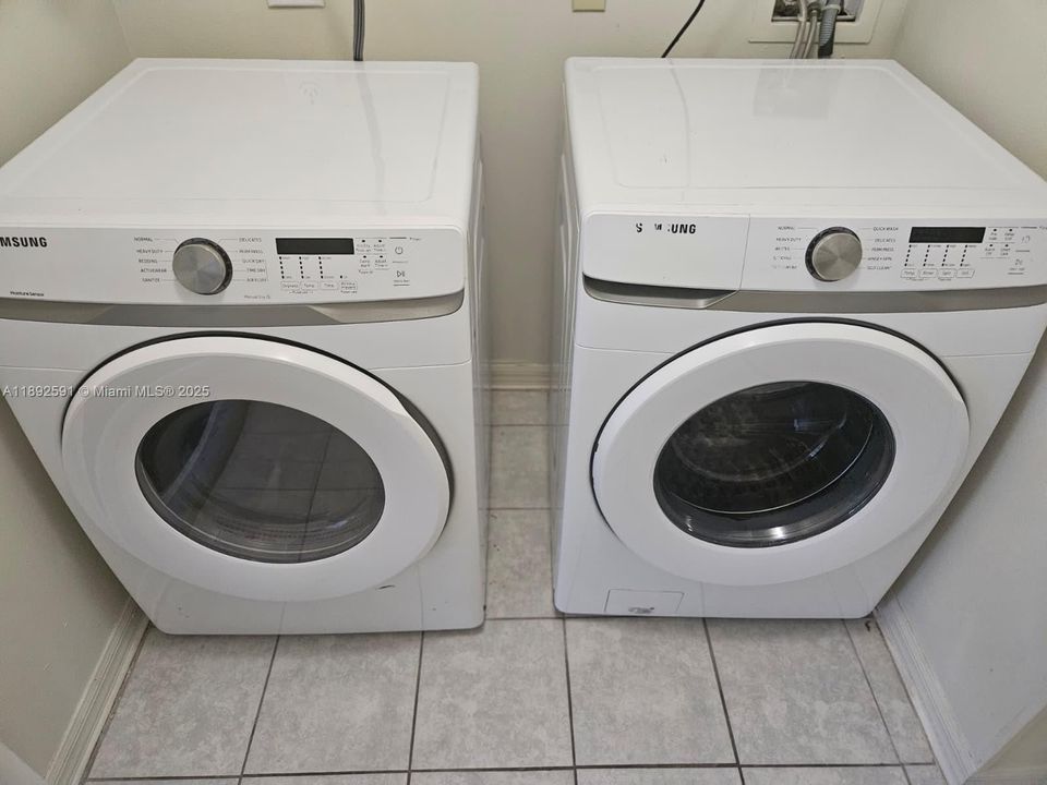 En Venta: $349,900 (4 camas, 2 baños, 0 Pies cuadrados)