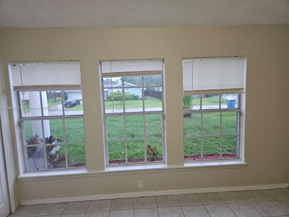 En Venta: $349,900 (4 camas, 2 baños, 0 Pies cuadrados)