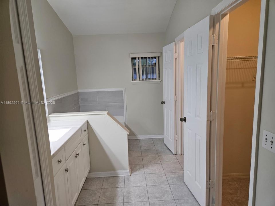 En Venta: $349,900 (4 camas, 2 baños, 0 Pies cuadrados)