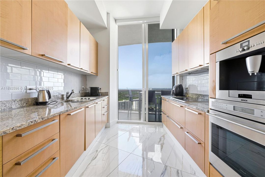 For Sale: $1,500,000 (2 beds, 2 baths, 1435 Square Feet)