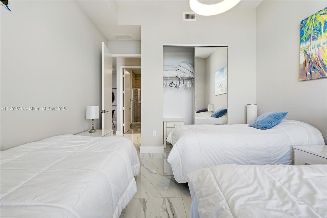 For Sale: $1,500,000 (2 beds, 2 baths, 1435 Square Feet)