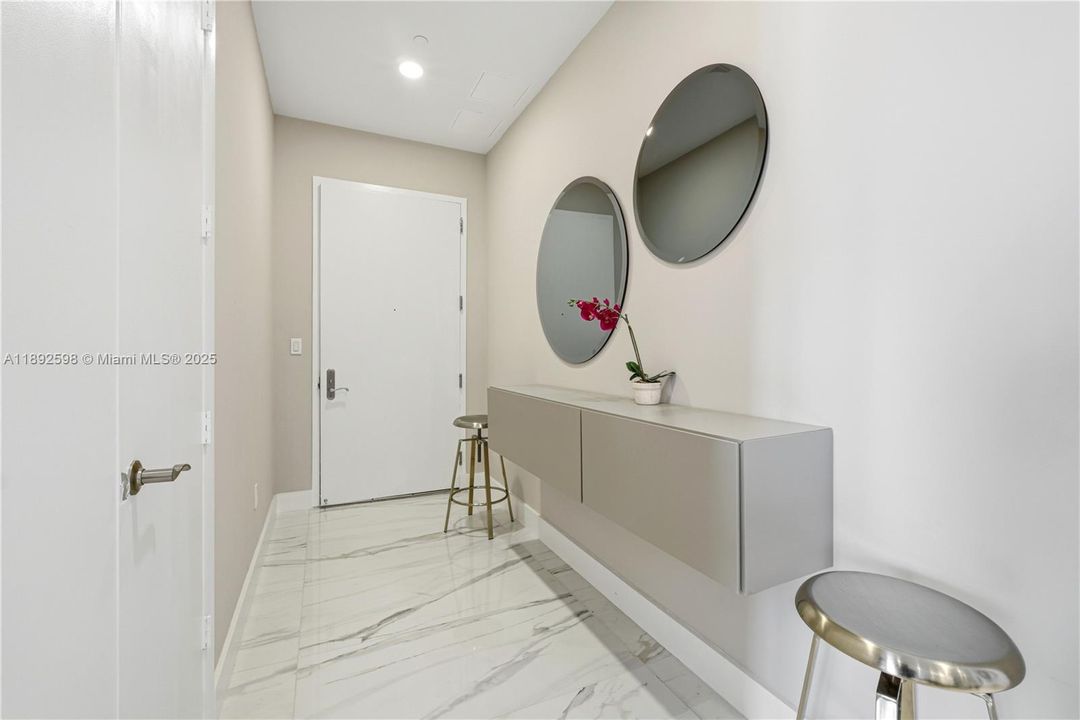 For Sale: $1,500,000 (2 beds, 2 baths, 1435 Square Feet)