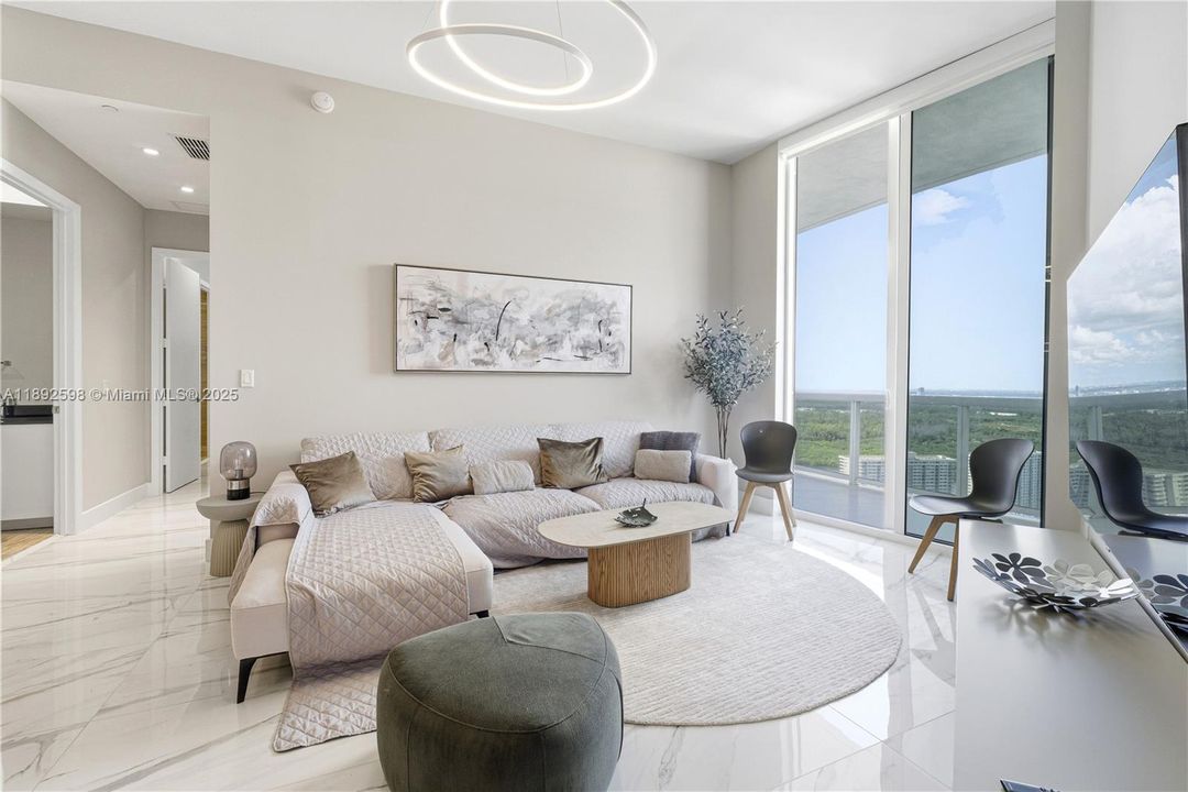 For Sale: $1,500,000 (2 beds, 2 baths, 1435 Square Feet)