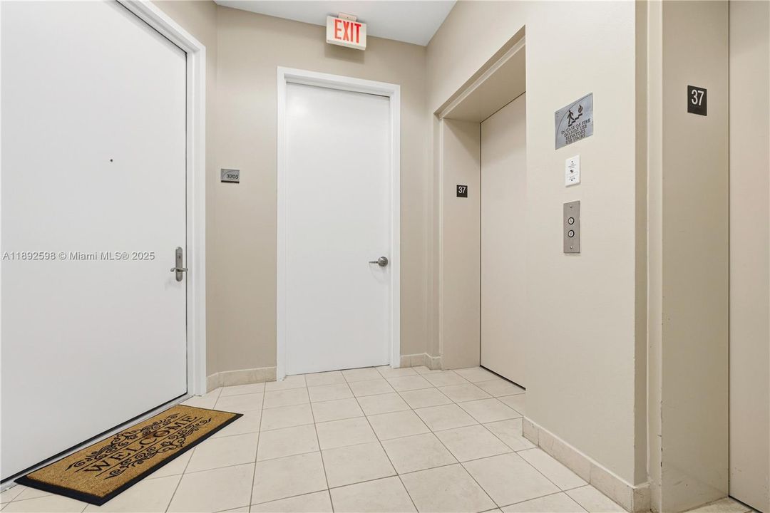 For Sale: $1,500,000 (2 beds, 2 baths, 1435 Square Feet)