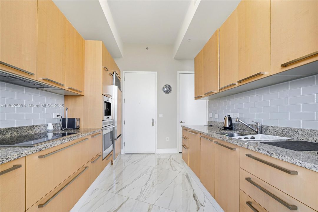 For Sale: $1,500,000 (2 beds, 2 baths, 1435 Square Feet)