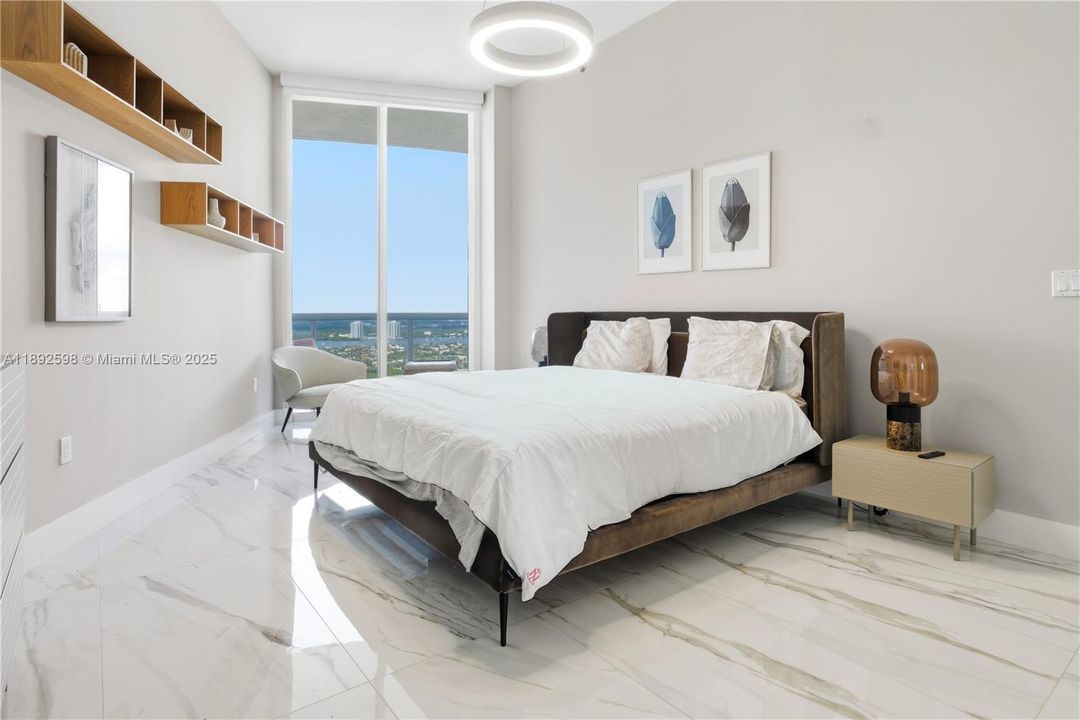 For Sale: $1,500,000 (2 beds, 2 baths, 1435 Square Feet)