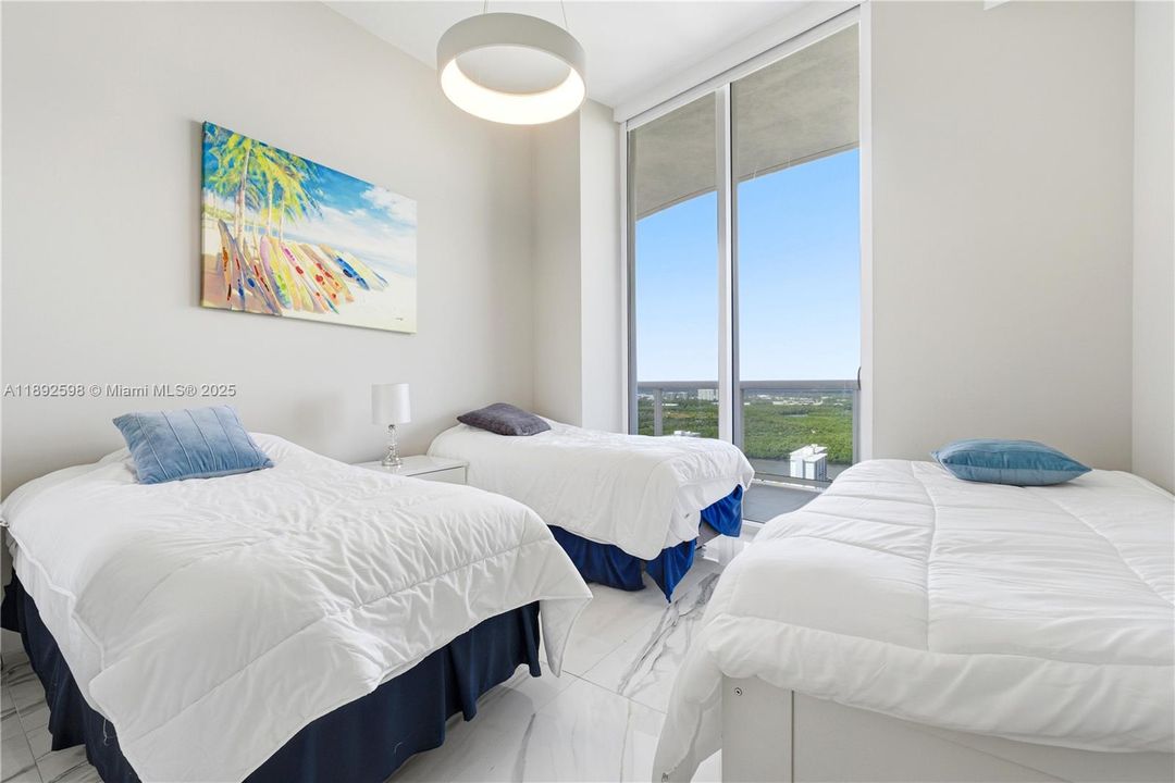 For Sale: $1,500,000 (2 beds, 2 baths, 1435 Square Feet)