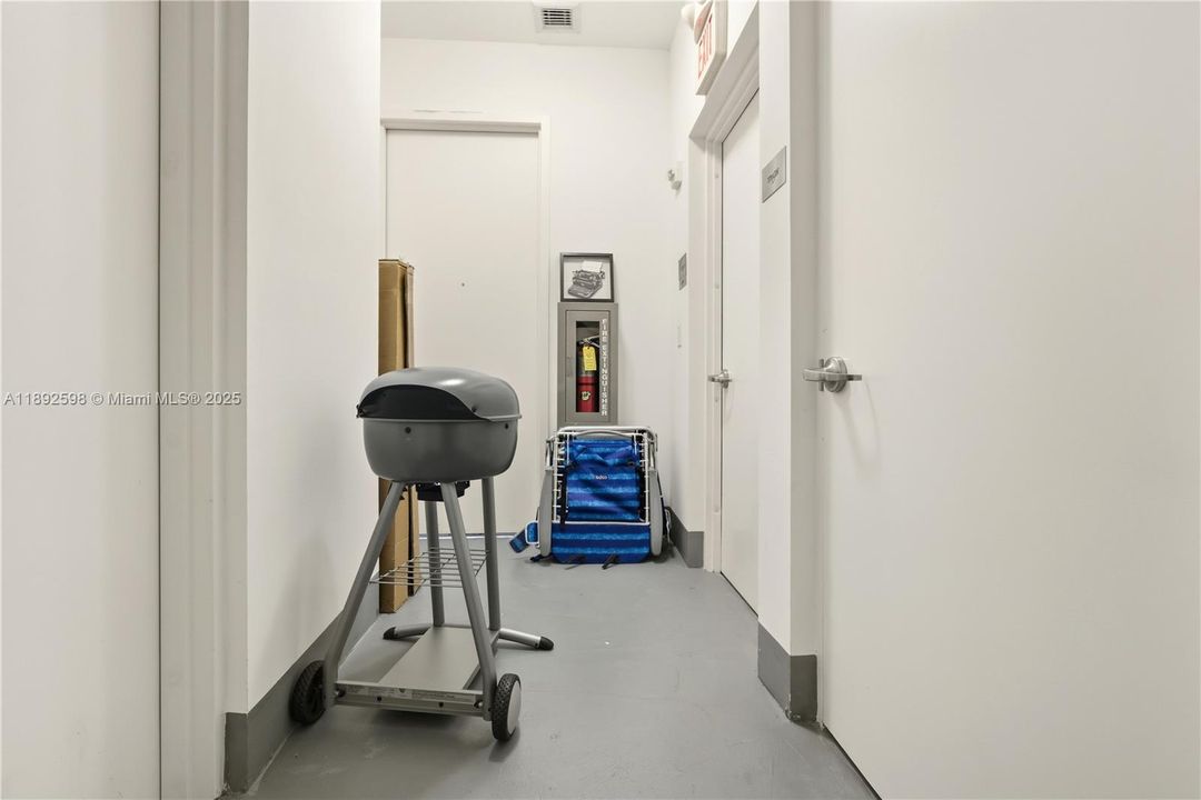 For Sale: $1,500,000 (2 beds, 2 baths, 1435 Square Feet)