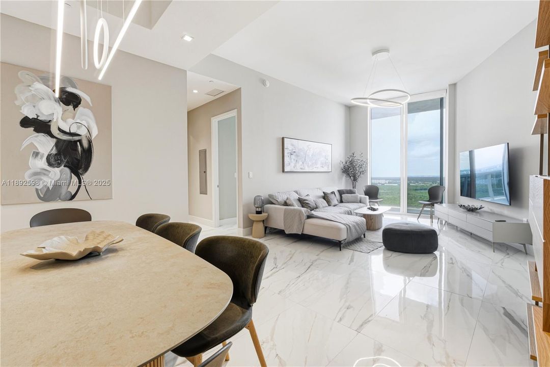 For Sale: $1,500,000 (2 beds, 2 baths, 1435 Square Feet)