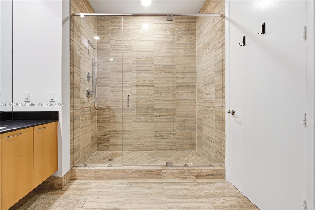 For Sale: $1,500,000 (2 beds, 2 baths, 1435 Square Feet)