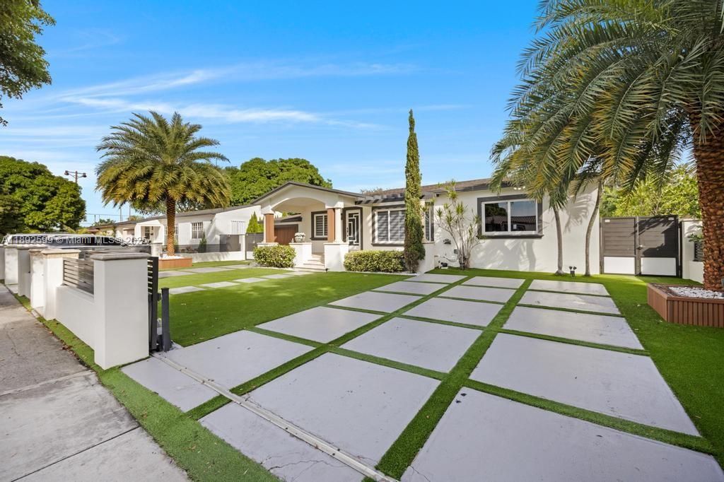 Active With Contract: $899,999 (3 beds, 2 baths, 2419 Square Feet)
