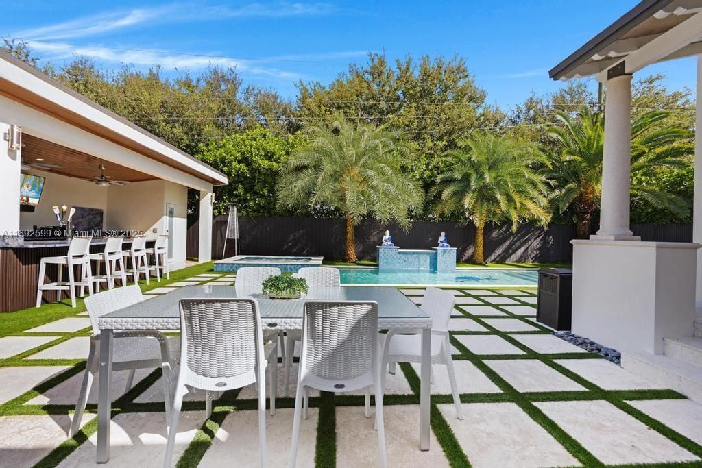 Active With Contract: $899,999 (3 beds, 2 baths, 2419 Square Feet)