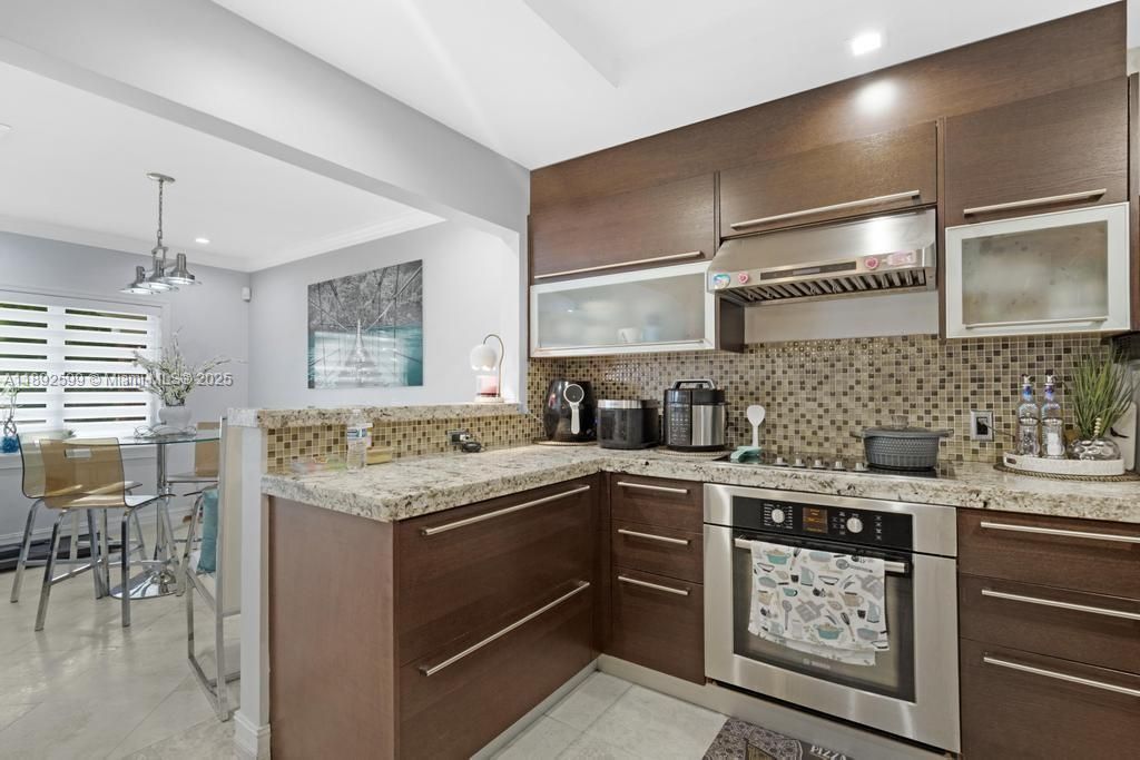 Active With Contract: $899,999 (3 beds, 2 baths, 2419 Square Feet)